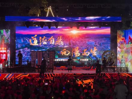 “六一”国际儿童节#左手指月现场完整版 @龙源交椅山 #小学生合唱一开口就惊艳了#儿童节这样过#左手指月完整版