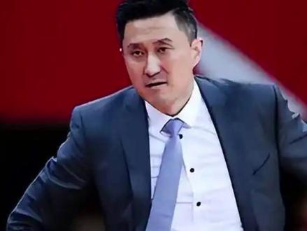 李春江有望成新主教练!杜锋当选广东篮协会长,或暂别宏远帅位? #李春江 #杜峰 #广东男篮 #胡明轩 #徐杰