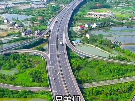 被小蓝灯暴击?硬派颜值更吸睛,iCAR V27智驾实力碾压!#V27全能硬派全家都 #V27智驾第一梯队稳