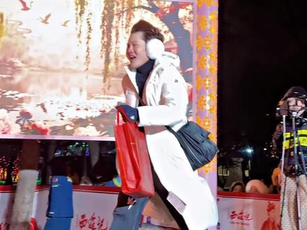 一首万疆征服了所有人 #长春动植物园NPC太有梗了#长春动植物公选园太有节目了#女儿国互动的游客越来越厉害#万物皆可种草搜 #记下幸福拍摄