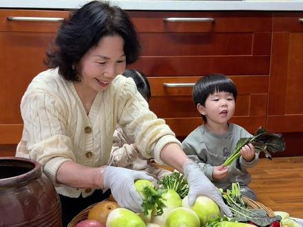 韩国婆婆和宇宙小爱一起做萝卜水泡菜~做法简单清爽解腻#冬至美食