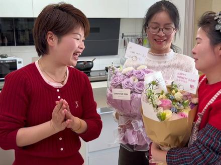 今天不只是节日,更是致敬每一个了不起的姐妹
愿你眼里有光、心中有梦、脚下有路
不被年龄限制,不被标签束缚,
勇敢活成自己喜欢的模样。
三八妇女节快乐,致独一无二的你#三八妇女节快乐 #三八女神节 #记录真实生活 #vlog日常