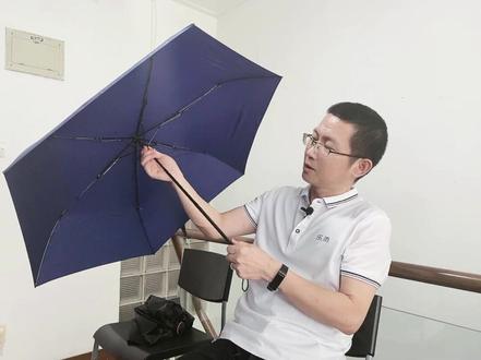 不会折伞怎么办?#雨伞 #涨知识 #happyrain #顶上伞