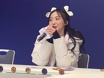 #娱乐评论大赏 #抖音娱乐达人团 #超新星运动会 #郑乃馨 灵魂歌曲为海外队加油,莫名有种干仗的气势?#硬糖少女303