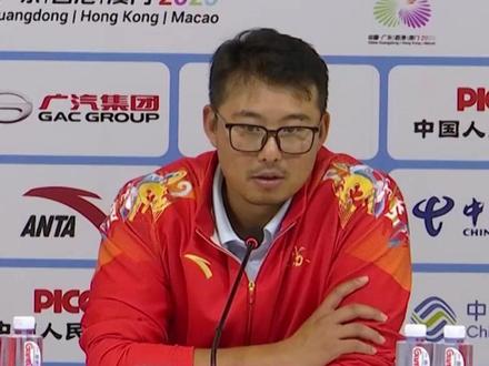 1-2不敌北京队,江苏队收获十五运网球青年组男团银牌。赛后主教练张择表示遗憾但不气馁。