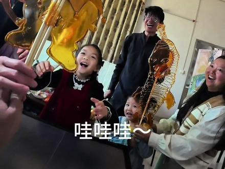 当手艺人回村过年遇上给我点过赞的小朋友 #猫meme #酷洛米 #比比拉布 #非遗祈福百景图 #表情包