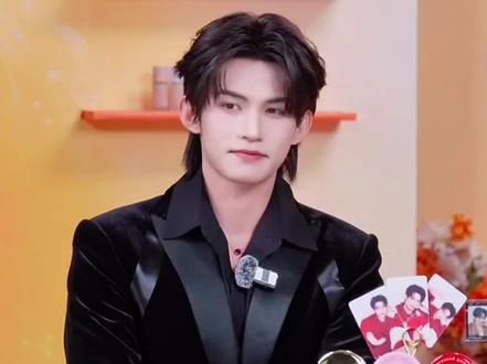 两眼一抹黑,痛失艺名,真要被这个小高笑死#云旗#花间颂 #直播录屏分享