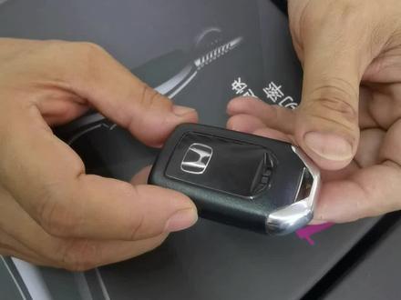 #汽车 #汽车钥匙 #本田 #本田冠道 汽车钥匙如何拆配什么电池#4S 电池自己换@抖音广告助手