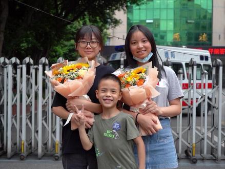 2022年高考结束!看广汉学子们如何释放“天性”!#高考 #假期 #搞笑 #广汉 @DOU+小助手