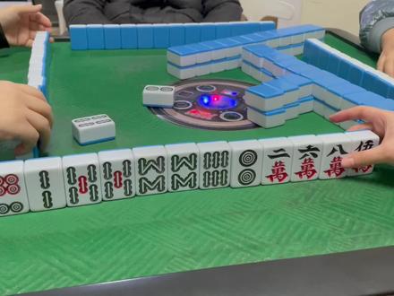 展开近日男子因打麻将时连胡12把天胡遭牌友报警经调查牌桌内及嫌疑人