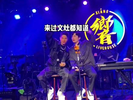 響livehouse出来搞事情了,不到1瓶矿泉水🎫就可以畅嗨一整夜,说不定还可以收获一份甜蜜爱情#響livehouse #livehouse #音乐酒吧 #酒吧团购 #网红酒吧打卡