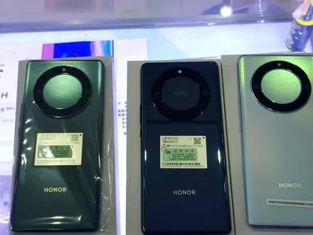新款荣耀x40 曲屏,256g内存,5g手机,黑色个人觉得最好看,有点mate50的影子