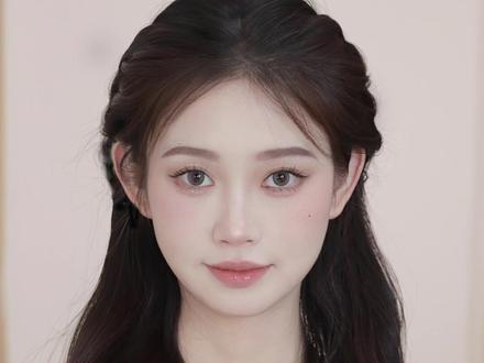 毕业照C位上镜发型 光学化妆不行啊 发型也得支棱起来!#发型教程 #披肩发 #毕业照发型 @DOU+小助手