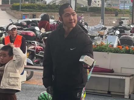 努力实现自我价值#残疾人 #摆摊 #正能量