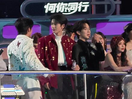 两个人在假装放空炮#演唱会 #张凌赫 #王楚然 #这一秒过火