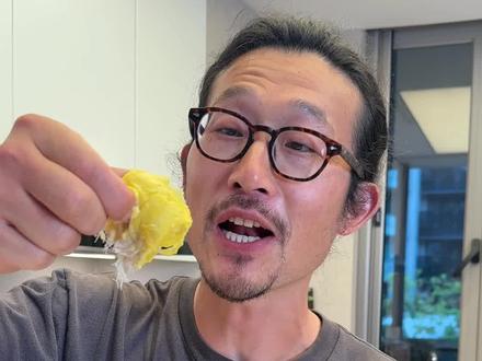 马来西亚的鲜果猫山王榴莲一口超满足,比液氮果果肉更绵软细腻,果香浓郁,超好吃,榴莲控的福音。#喜欢吃榴莲的看过来 #报恩榴莲 #鲜果榴莲 #猫山王榴莲 #马来西亚榴莲