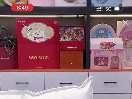 果冻果汁果粒暗自努力,这个家不努力就会被淘汰!#果冻果汁果粒 #二乖 #三乖 #小果冻 @小果冻