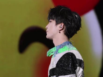 牛马许愿两个月终于听到!! 20251220|长沙|扭蛋机·关于我在地铁上莫名其妙干了碗鸡汤这件事儿 #黄子弘凡 #除了快乐禁止入内 #黄子弘凡二巡 #关于我在地铁上莫名其妙干了碗鸡汤这件事儿 #我的追星现场