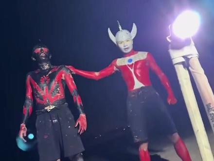 在这个AI横行的时代,还是老一辈艺术家的从容啊
!有什么话跟我#八分光轮 说去吧
原创@梵葵葵 #老一辈艺术家 #艾斯奥特曼 #奥特曼