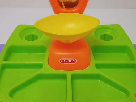 各种棉花糖棒棒糖装满了糖柜,好看又好吃