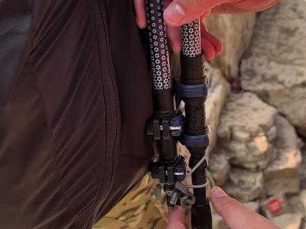 登山杖怎么固定背包上 很多人不是很清楚这个背包上弹力带的用法,很多人的使用方法是有问题的。
#问山户外#领队大白#南太行领队#五台山领队