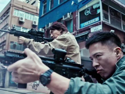 安志杰抢完金店不但没跑还主动报警来抓自己,这也太狂了!#电影火拼#电影火拼定档2月10日