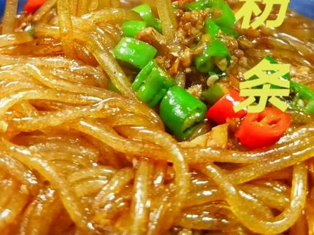 炖粉条简简单单嘎嘎香,家人们,选好粉条非常关键哦!#粉条#美食@电商小助手 @抖音美食