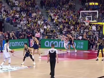 球球点名胡明轩,廖三宁完成绝杀!北控男篮逆转广东宏远 #dou来cba #CBA评球大会 #廖三宁 #胡明轩 #廖三宁绝杀逆转