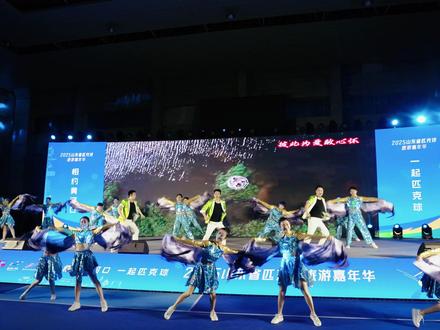 6月13—15日,2025山东省匹克球旅游嘉年华在东营市东营港经济开发区举办。主要包括开幕式暨匹克球之夜、山东省匹克球交流活动、2025年中国匹克球巡回赛—东营站(CPC-1000)暨“好运山东”黄河口匹克球公开赛、匹克球趣艺市集、“2025美好中国行·聚焦山东”采风宣传等活动。融匹克球比赛、体旅宣推、非遗美食、文创展销、群文活动等于一体,着力做大赛事流量与活动影响。相约黄河口,一起匹克球。#跟着赛事游东营#匹克球#沿着黄河遇见海 #东营