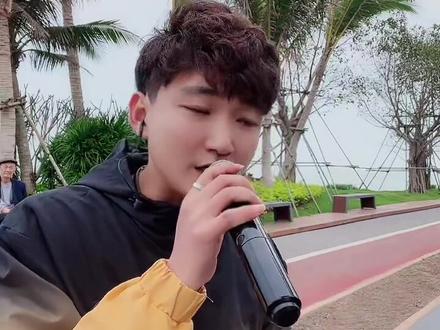 直播高光 #户外唱歌 @户外唱歌磊 这世界有那么多人