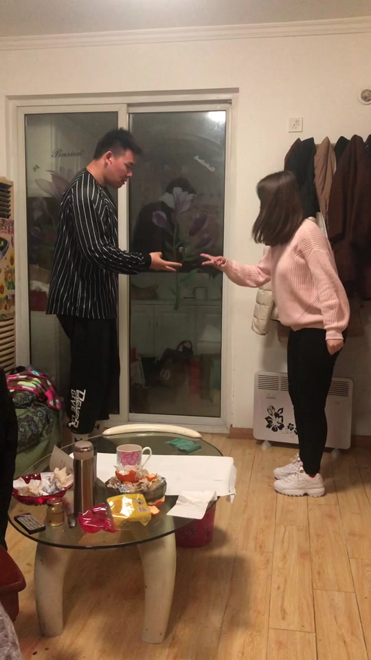 头盔哥前女朋友_头盔哥女朋友兔子吃饱了吗_头盔哥女朋友快手 - 抖音
