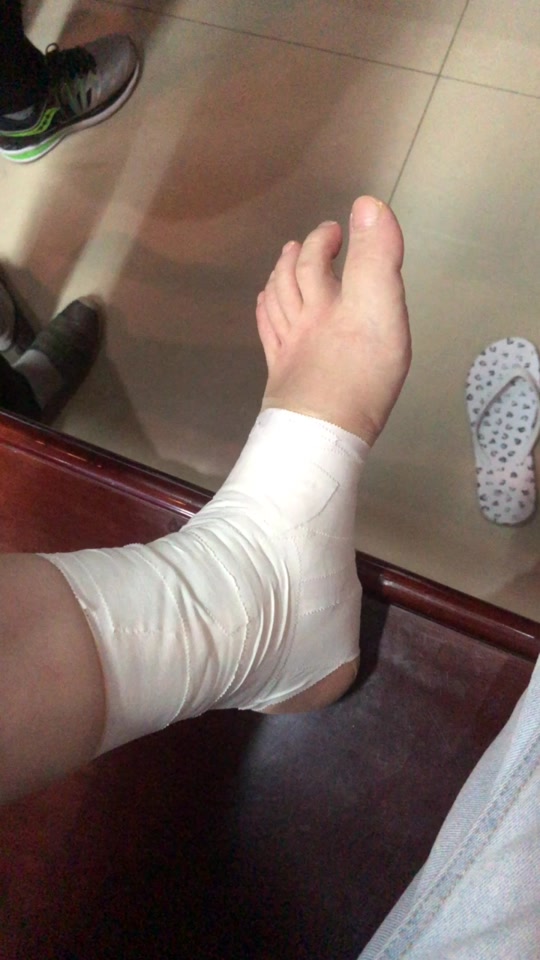 包上恩脚怎么受伤了 - 抖音