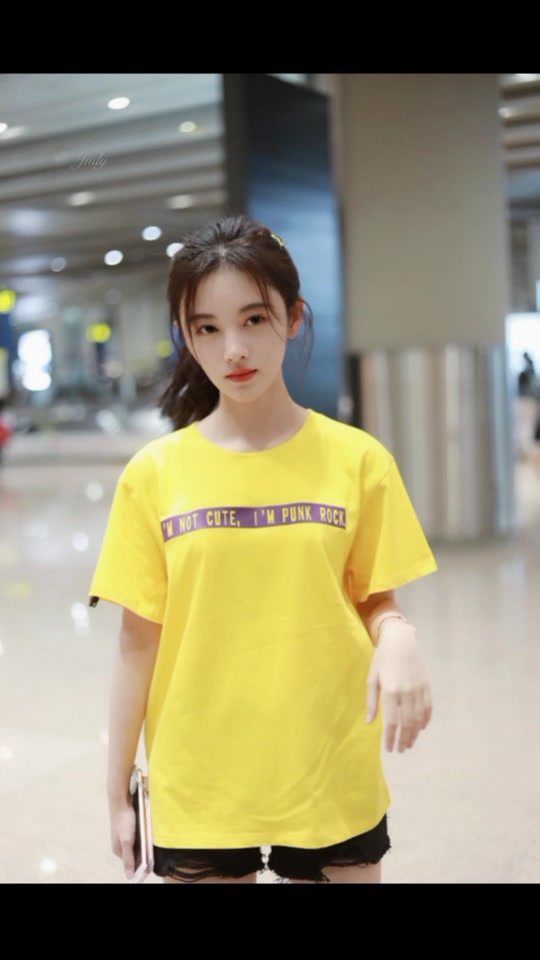 鞠婧祎红绳低马尾 - 抖音