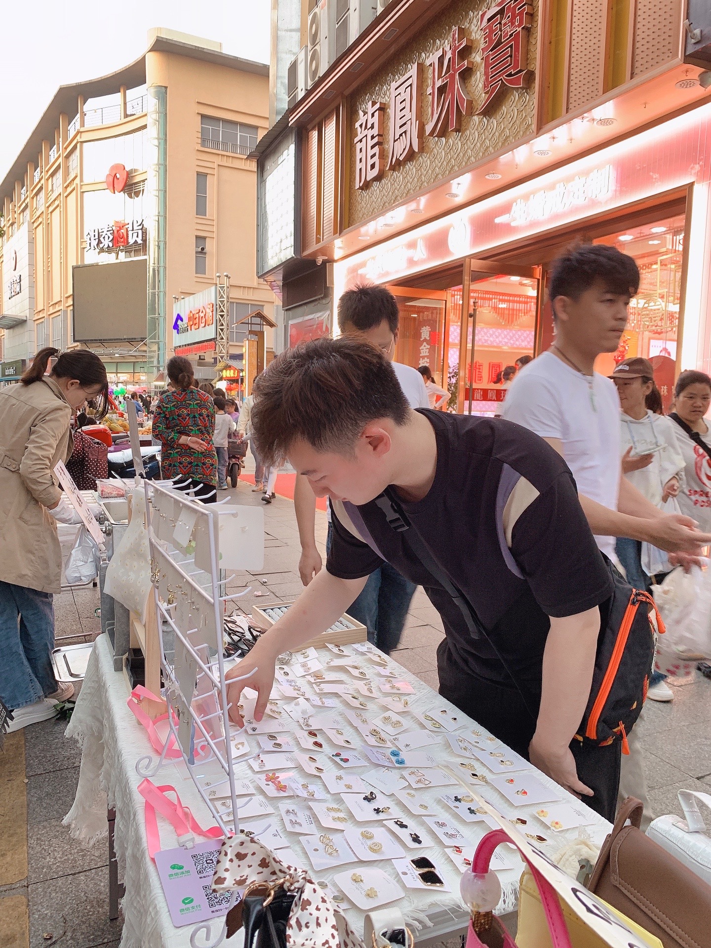 咸宁夜市摆摊小天才:咸宁夜市摆摊小天才,今天出摊啦～  #我的摆摊