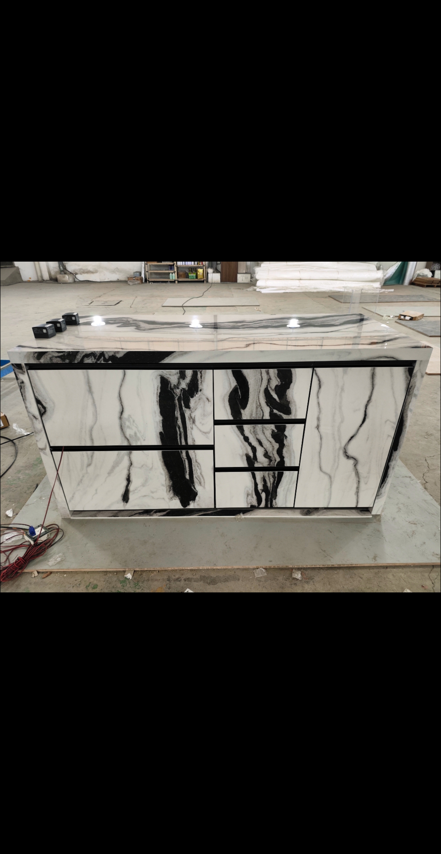 香榭里岩板中岛台高端家居定制:熊猫白奢石花色吧台.总长1.