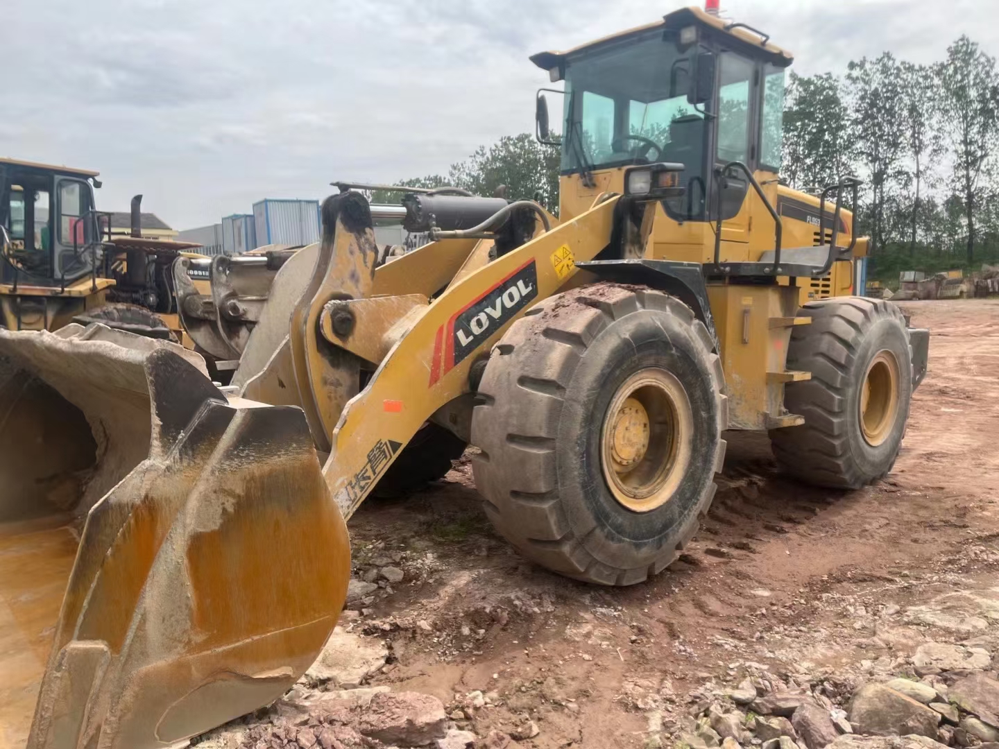 洒水车 压路机 装载机 推土机 平地机:19年雷沃加长臂50装载机出售.