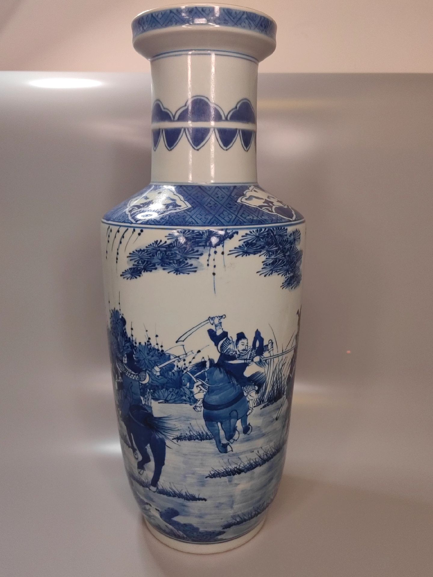 天盛古玩:清康熙青花刀马人物故事棒锤瓶,高42厘米,口径10.