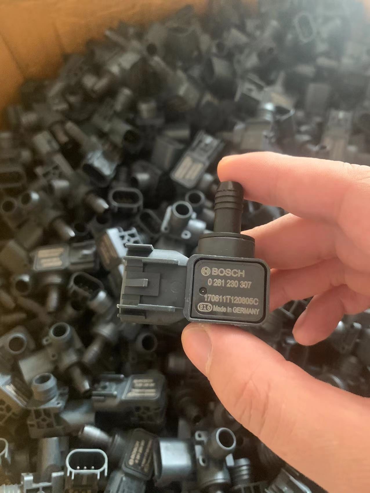 新能源汽车配件:吉利真空压力传感器