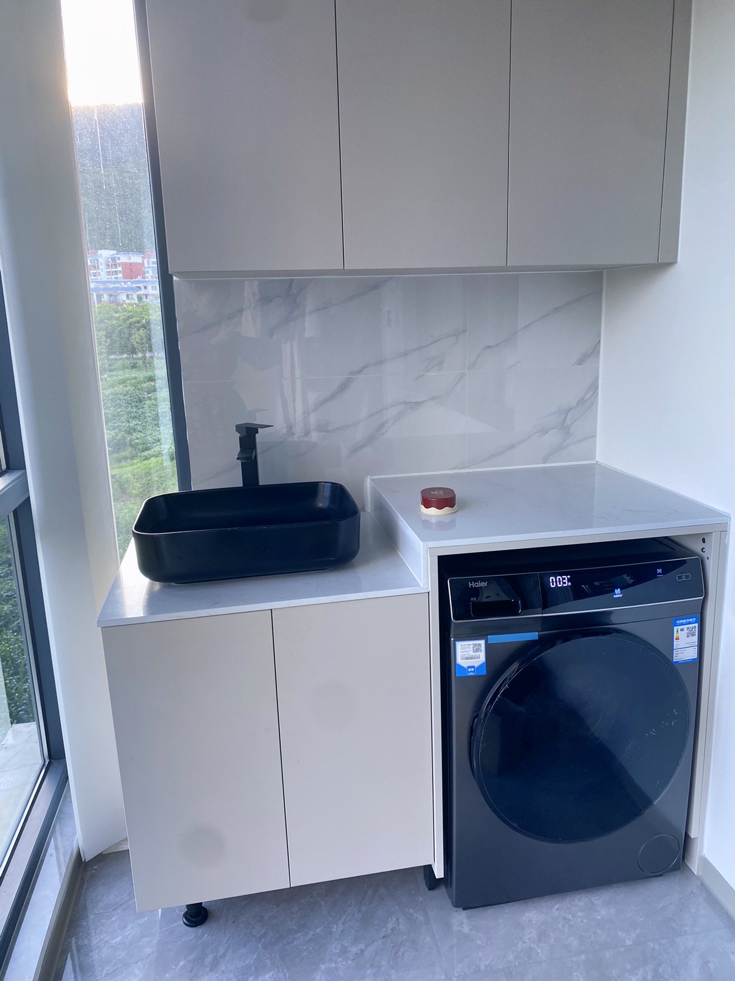 筱娅安99:#我的装修日记 #阳台洗衣柜 #洗衣机 说是台下盆会小,选了