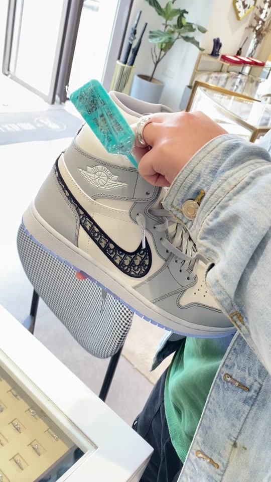 全球限量8500双,我在想全买了,要花5个亿哈哈哈98#dior联名aj #鞋王