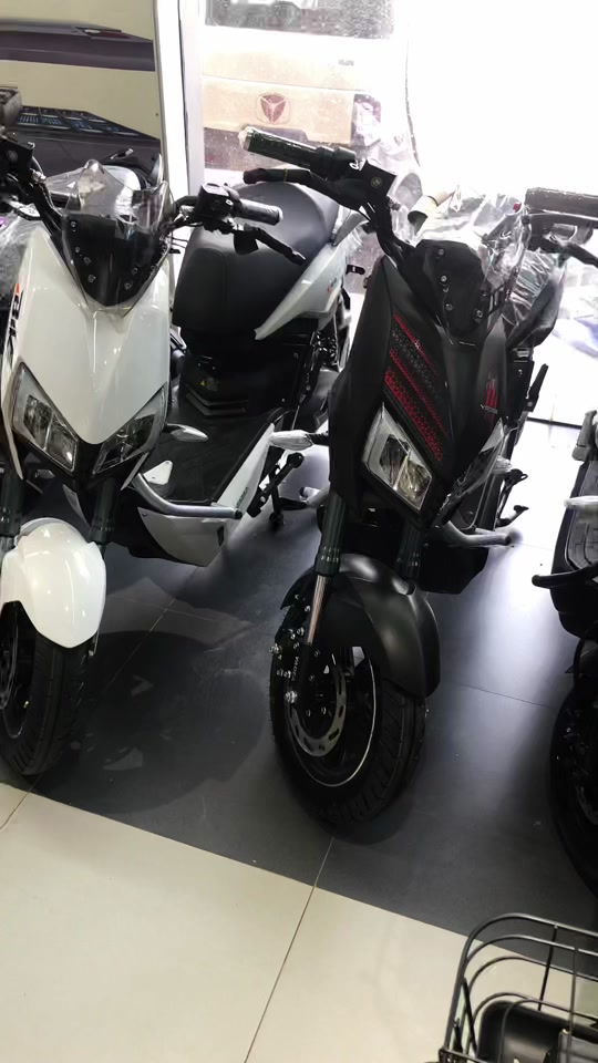 雅迪x5白金版和黑白版哪个更好 - 抖音