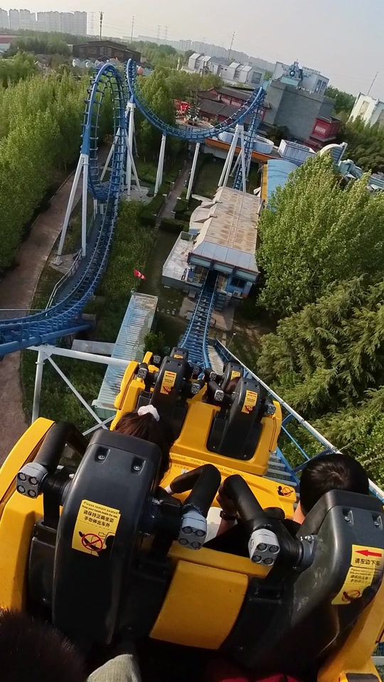 郑州方特悬挂过山车第一视角全过程 - 抖音