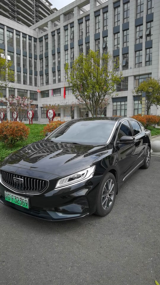 偶遇2022款博瑞  黑色看着真是沉稳大气!