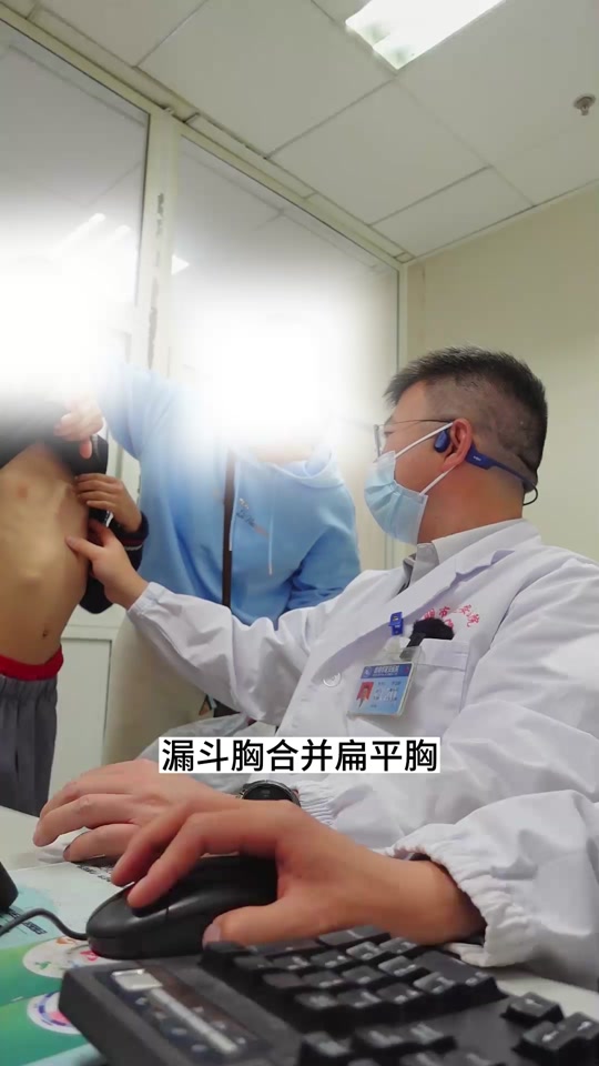 扁平胸怎么矫正男性 - 抖音