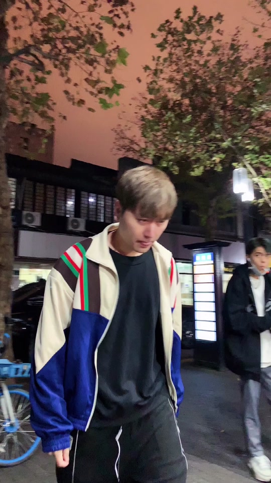 洋气黄八万小姐姐_洋气黄和八万姐_洋气黄女朋友八万 - 抖音