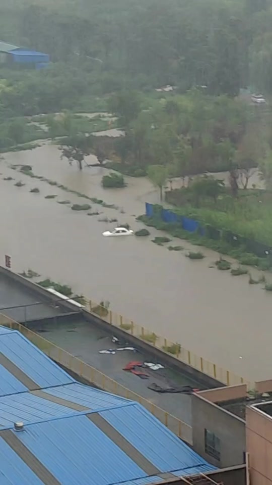 荥阳暴雨大风来袭的原因 - 抖音