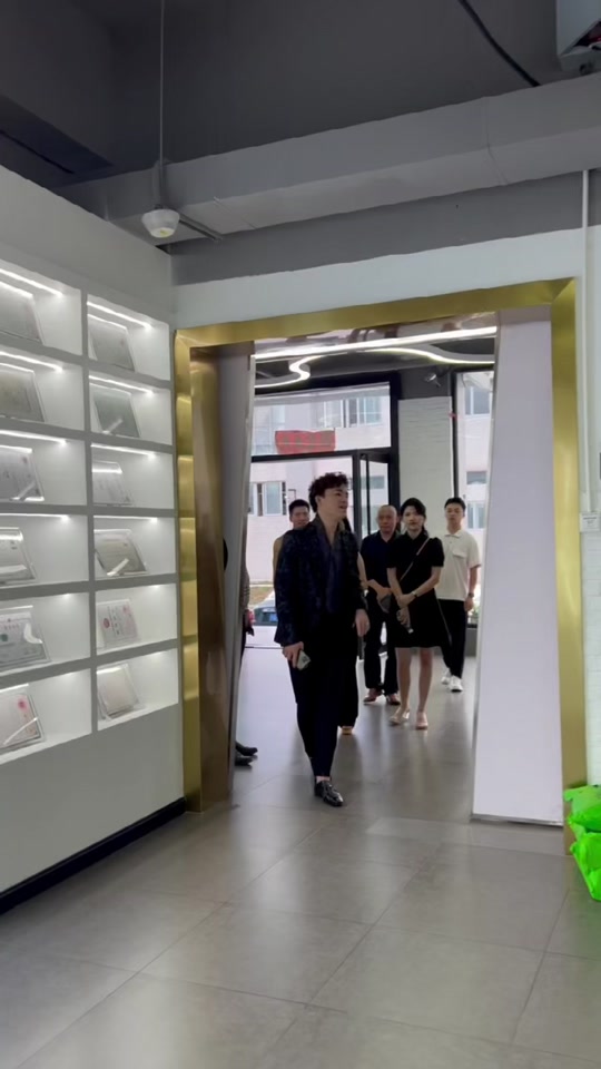 晨泉 陈立