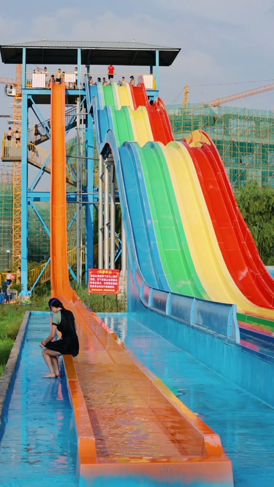 90度垂直滑梯水上乐园