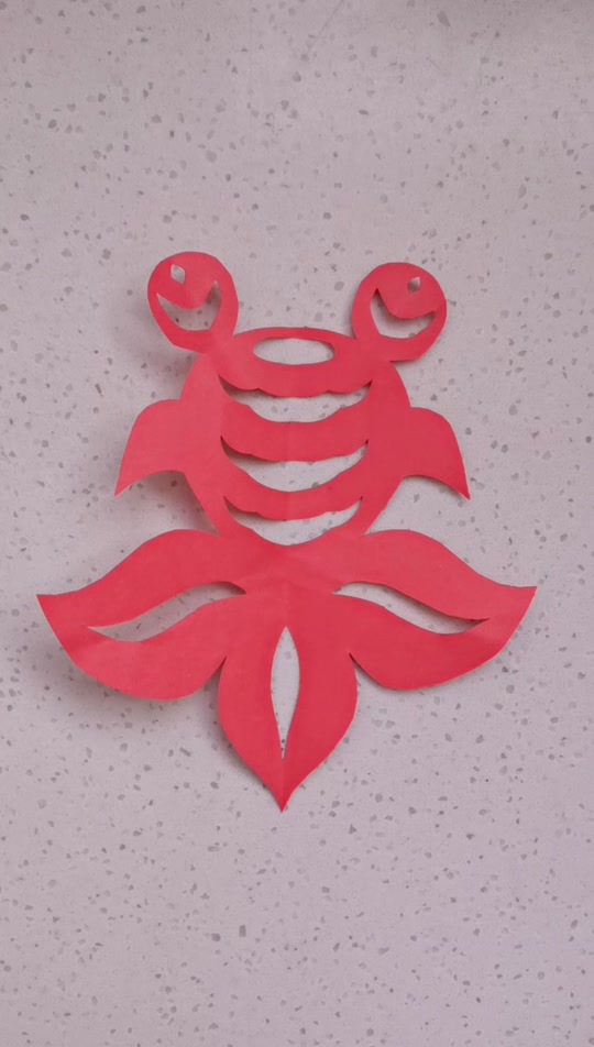 三年级对称图形剪纸创意画_三年级对称图形剪纸创意画小兔_三年级对称
