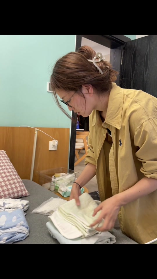 去洗澡还是有点尴尬的@对涵涵心动 @h和y的日常 #日常vlog #混血宝宝